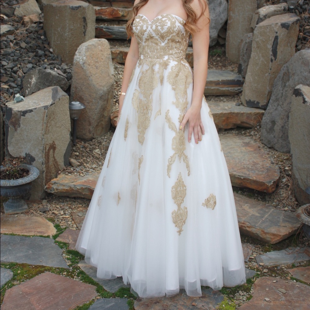 BEAUTIFUL PROM DRESS